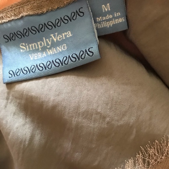 🌺 Simple Vera Unique Tank Top - Picture 7 of 7